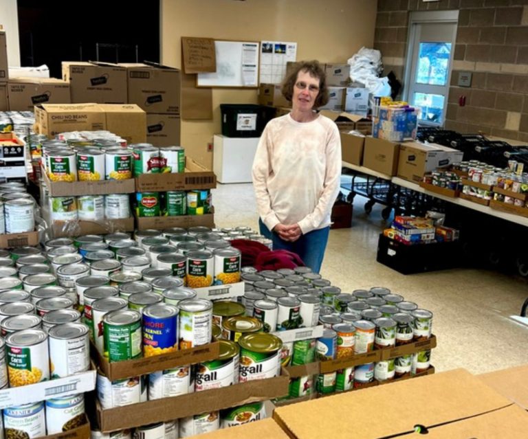 Mukilteo Food Bank Volunteer